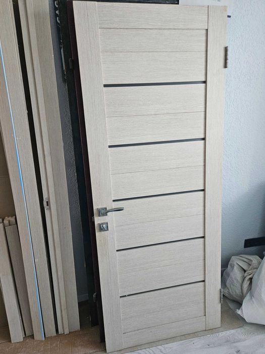 Міжкімнатні двері , з замками / ручками / петлями