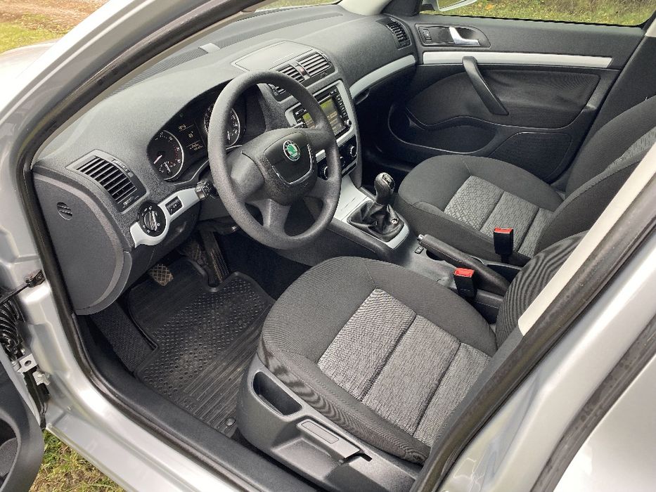 Офіційна Skoda Octavia 1.6 2010 рік