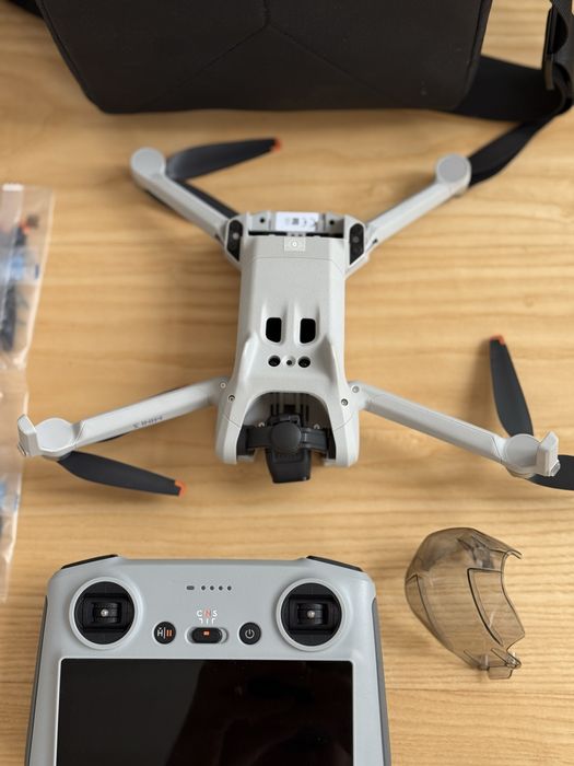 Dron DJI Mini 3 Fly More Combo (DJI RC)