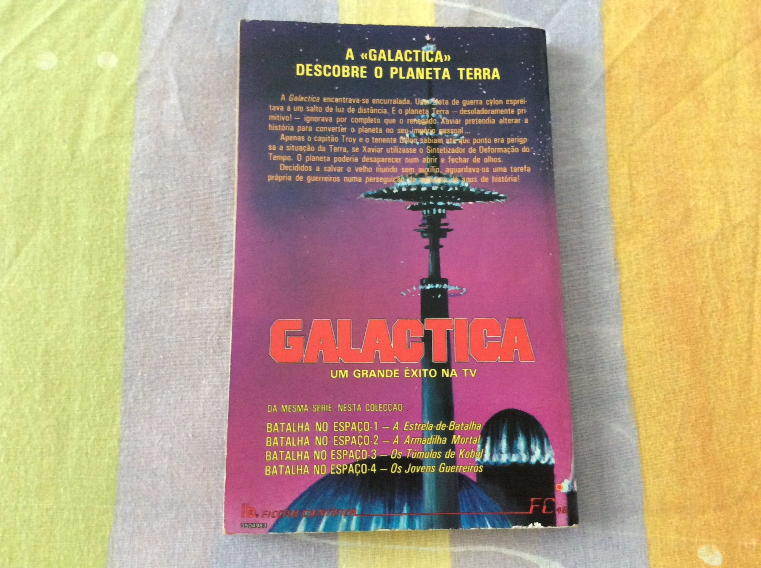 Livro Batalha no Espaço - A GALACTICA descobre o planeta Terra