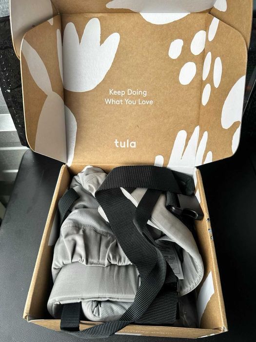 Canguru Tula Free-to-Grow, para bebés com peso entre os 3 e os 20 kg.