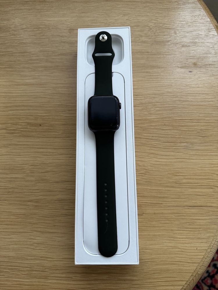 Apple watch 4.44