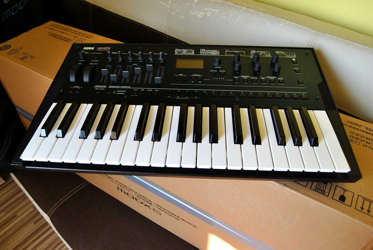 Syntezator Korg Opsix. Synteza FM. Stan sklep. Brzmienia.