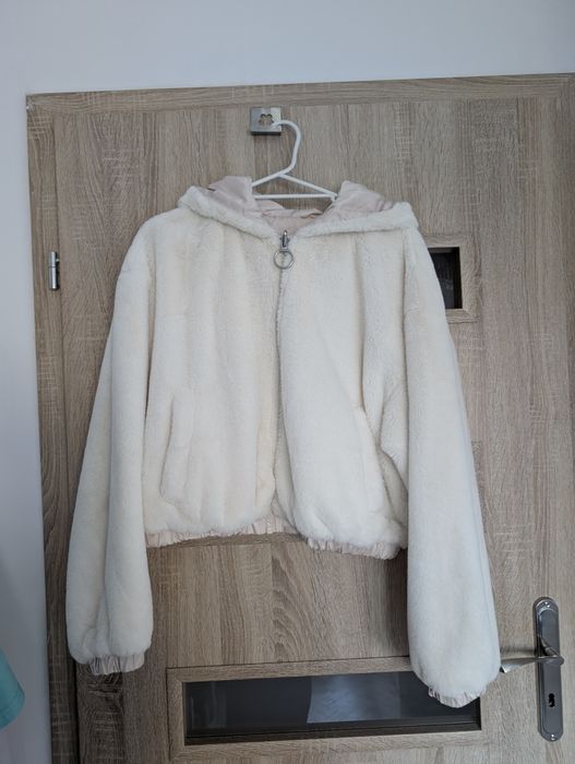 Dwustronna kurtka biała dwustronne białe kremowe futerko old money sof