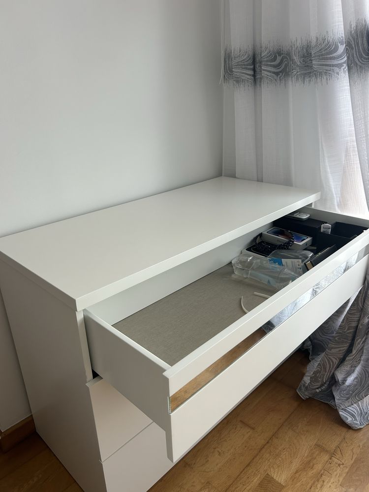 Cómoda branca com 3 gavetas