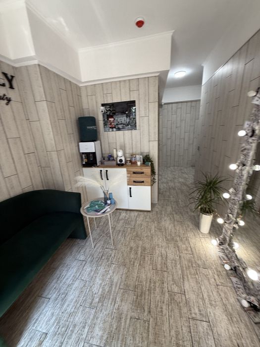 Место для мастера , лешмейкера ,бровиста ,визажист,прически