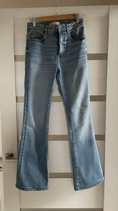Zara джинси кльош 38 р