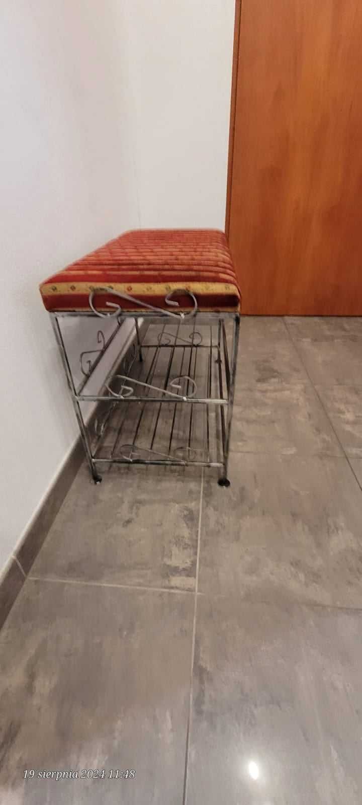 Komplet mebli z metalu - stolik, lustro, półka na buty, wieszak.