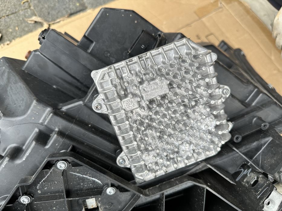 Lampa lewa przednia Dodge Ram 21- uszkodz.