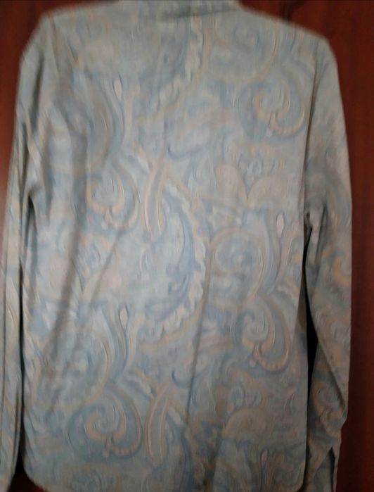 Camisa tamanho L, marca Liz Claiborne
