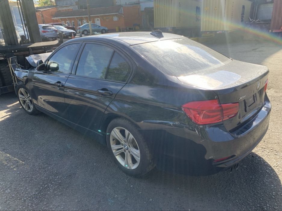 Продам BMW 330i xdrive в наявності 105т км