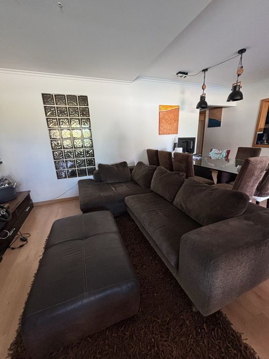 Aceito propostas, Sofa marrom com quatro (almofada+tapete+poltrona)