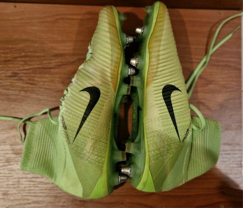 NIKE Mercurial Flyknit