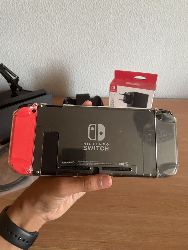 Nintendo Switch (V2) com Dock e Carregador, JoyCons, Grip, Acessorios