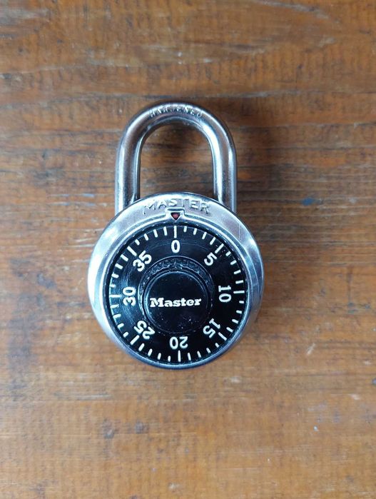 Кодовий навісний замок MasterLock (USA)
