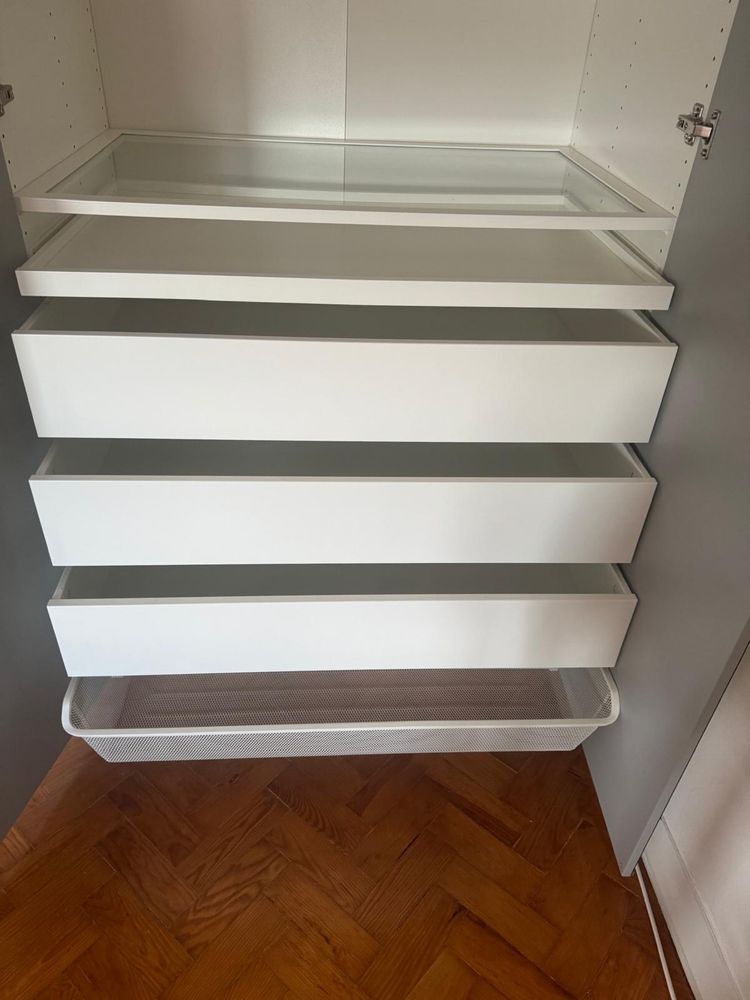 Roupeiro IKEA como novo