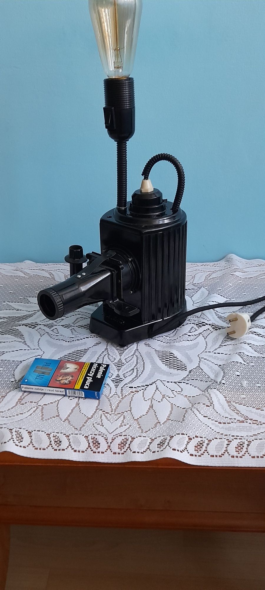 Przepiękna lampa retro z rzutnika Magica  bakielit  Edison