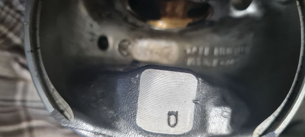 Tłok silnika Mercedes Sprinter W907 OM651 z 2019 roku Pojemność 2.2