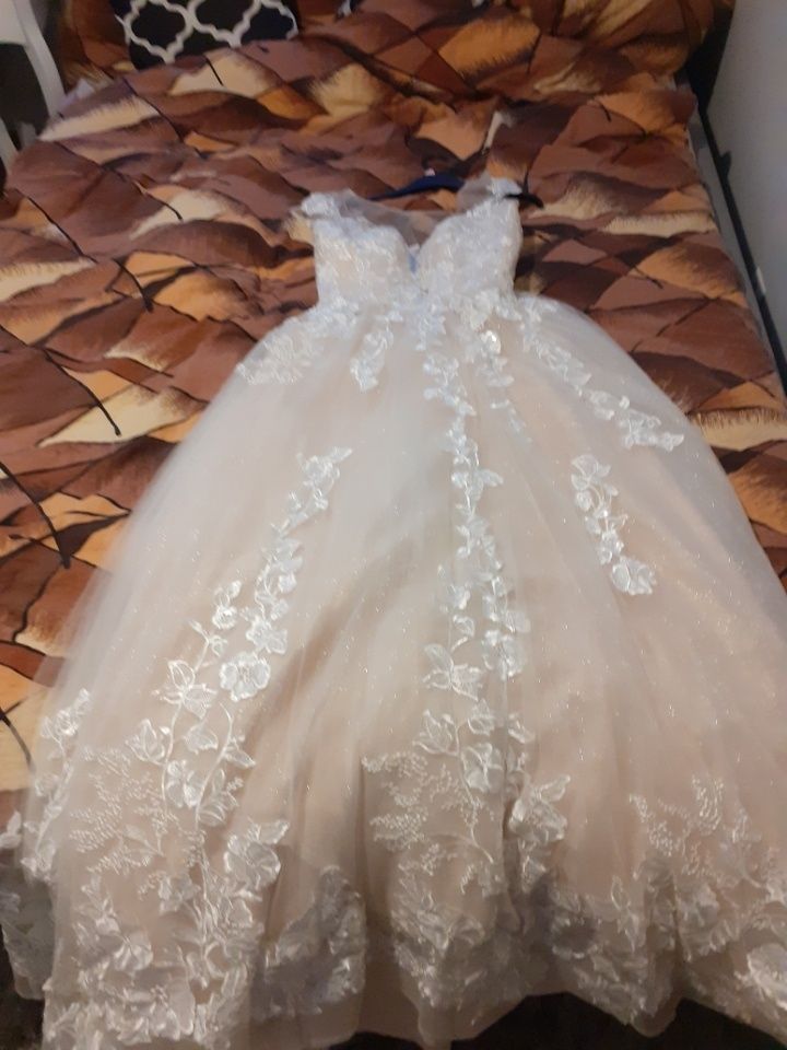Sukienka ślubna  nowa
