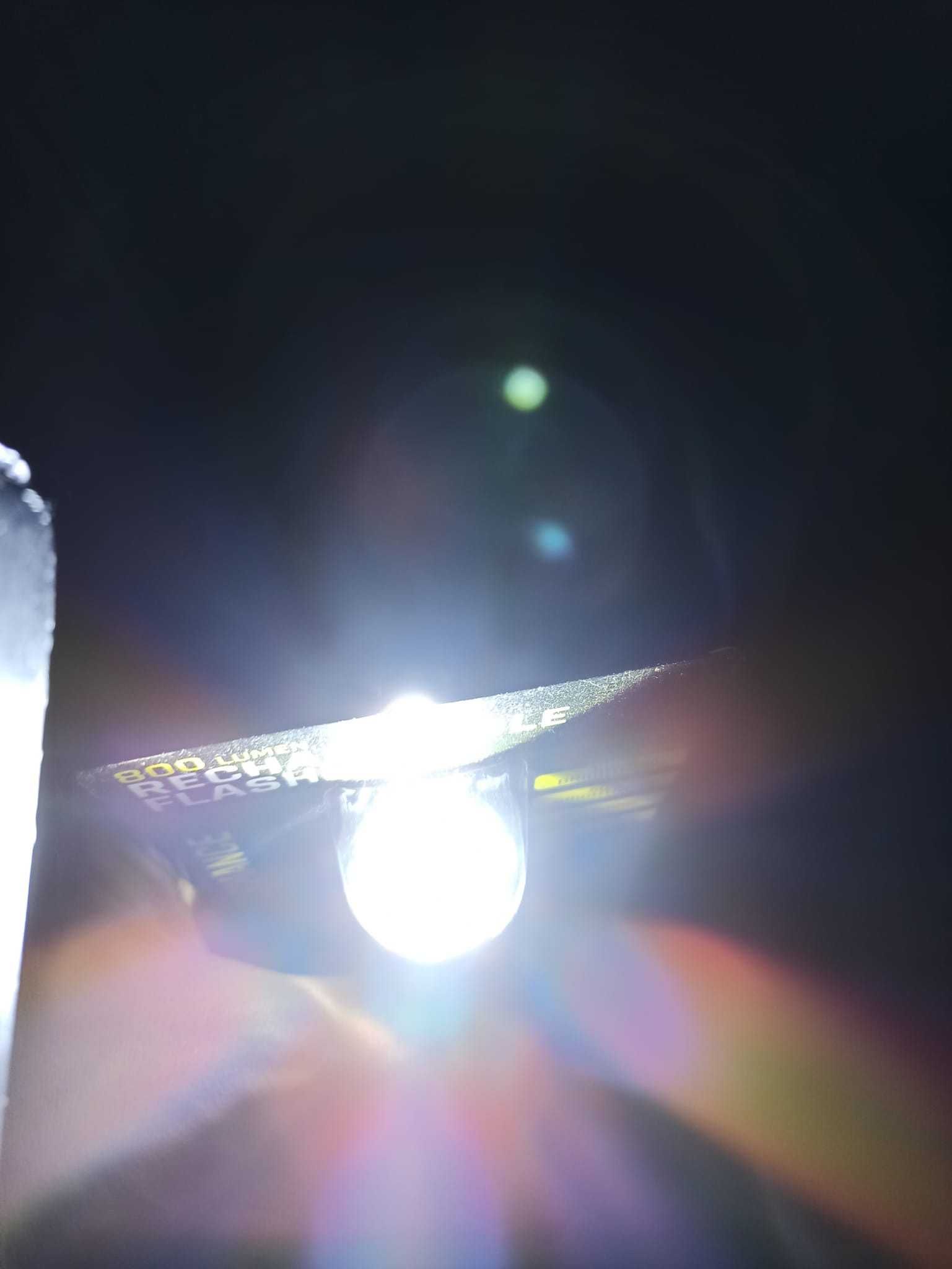Latarka taktyczna ładowalna z wbudowanym akumulatorem MOCNA JASNA