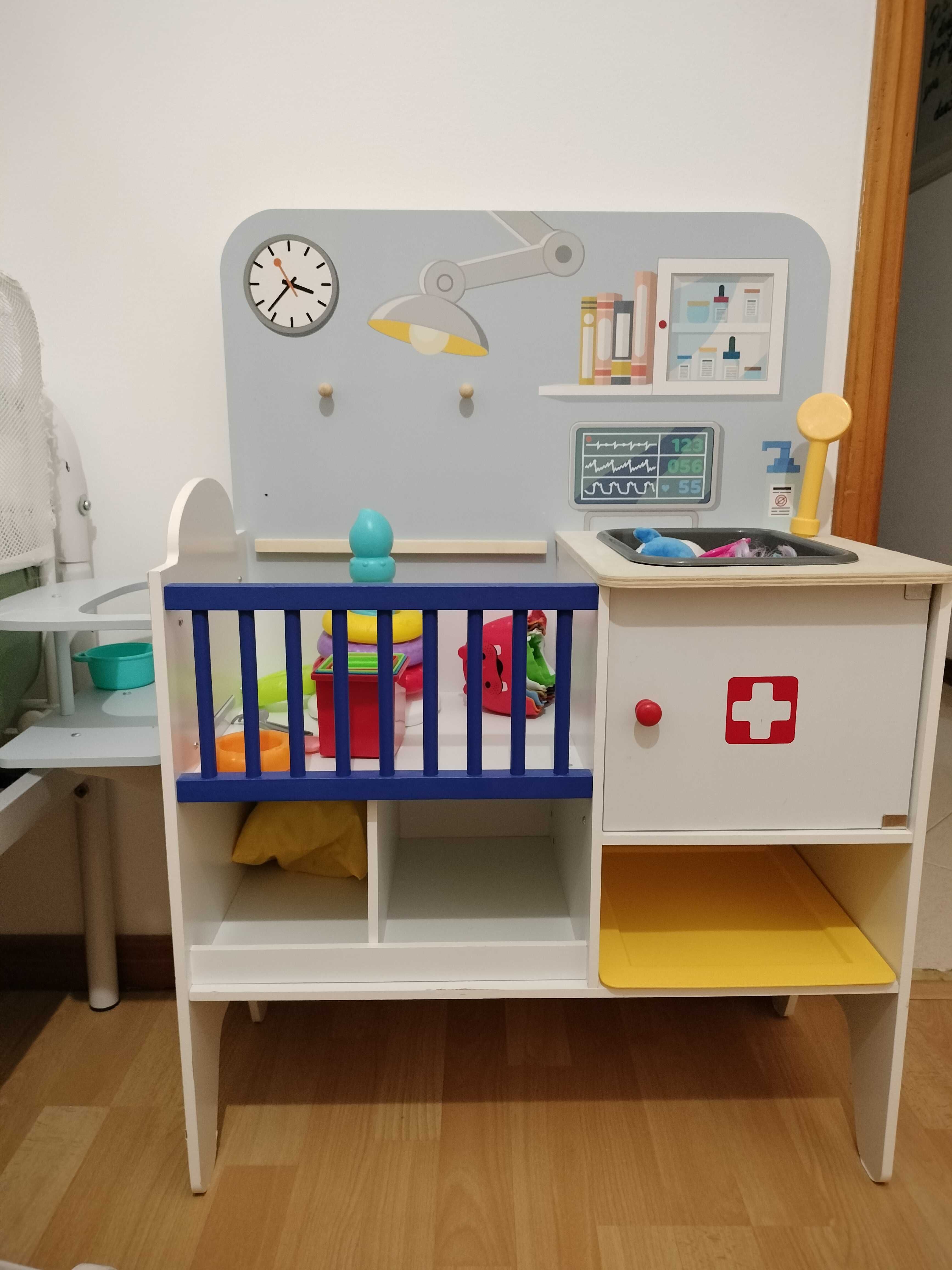 Móvel (clínica veterinária) de criança