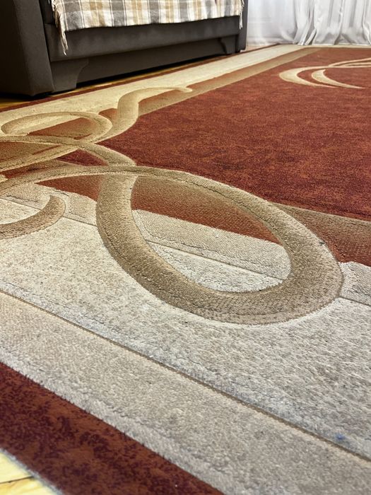 Килим великий в хорошому стані