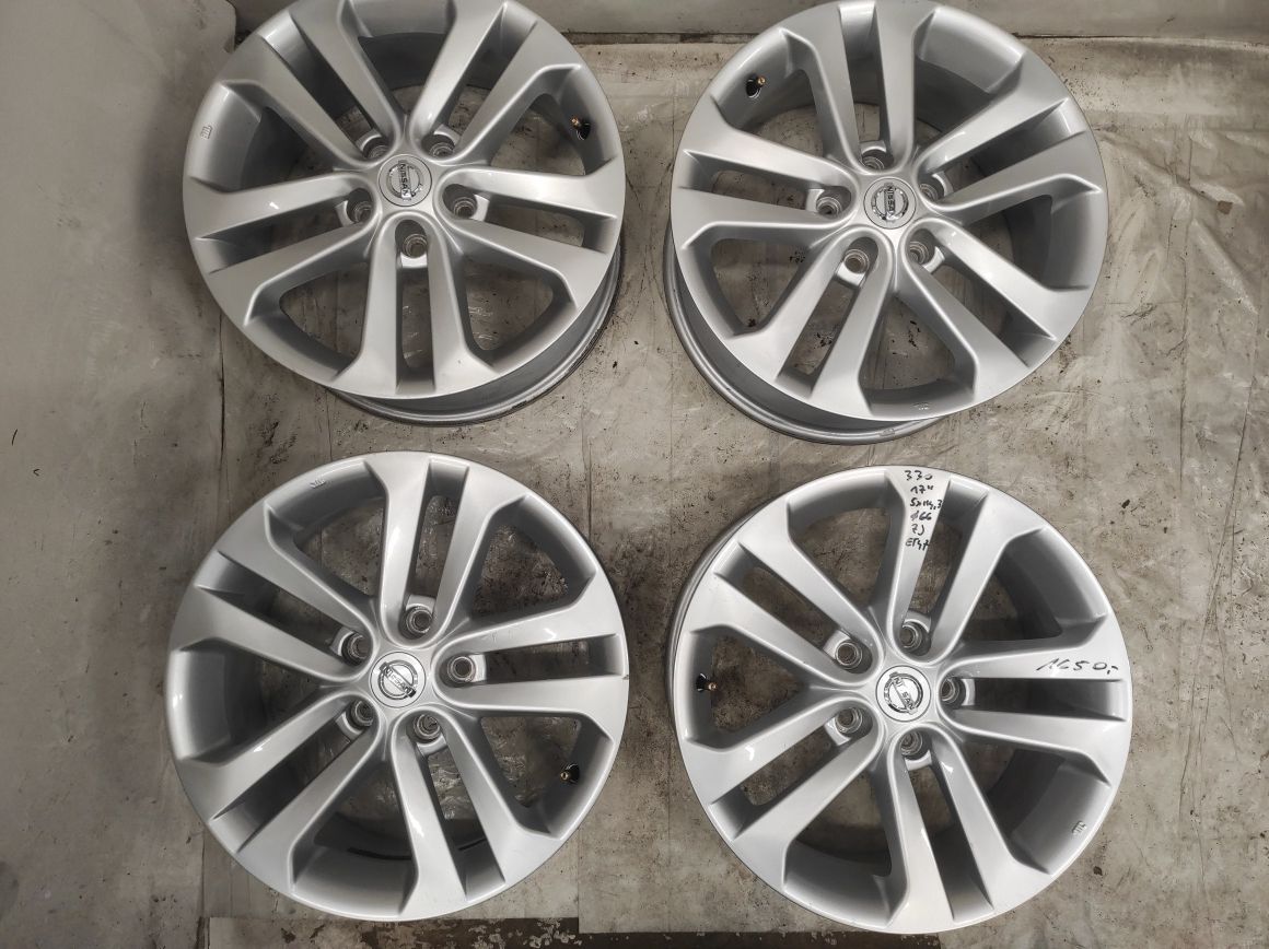 330 Felgi aluminiowe ORYGINAŁ Nissan R 17 5x114,3 otwór 66 mm B. Ładne