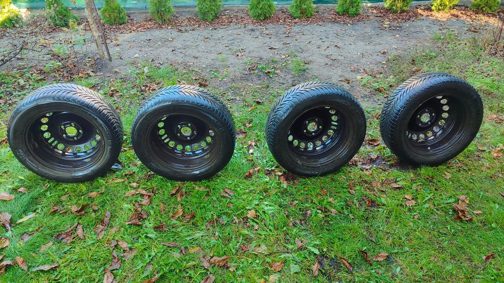 Opony zimowe 215/55 R16 z felgami stalowymi, używane rocznik 2013