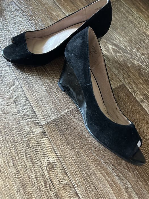 Босоніжки, туфлі замшеві