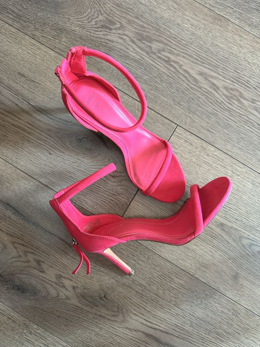 Босоніжки жіночі