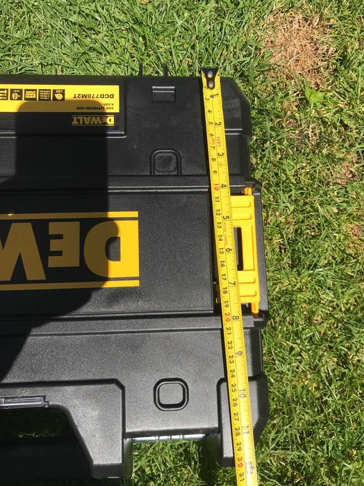 Ящик Dewalt для шуруповертів,для акумуляторів на 4-5Ан, оригінал