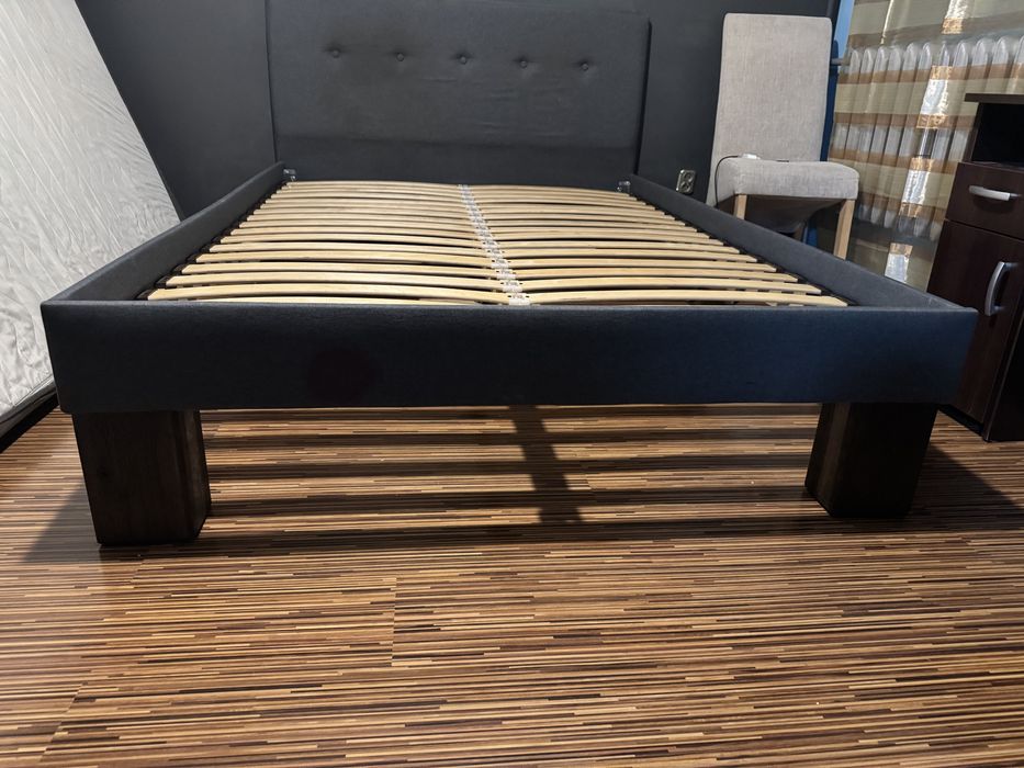 Łóżko z materacem 140x200