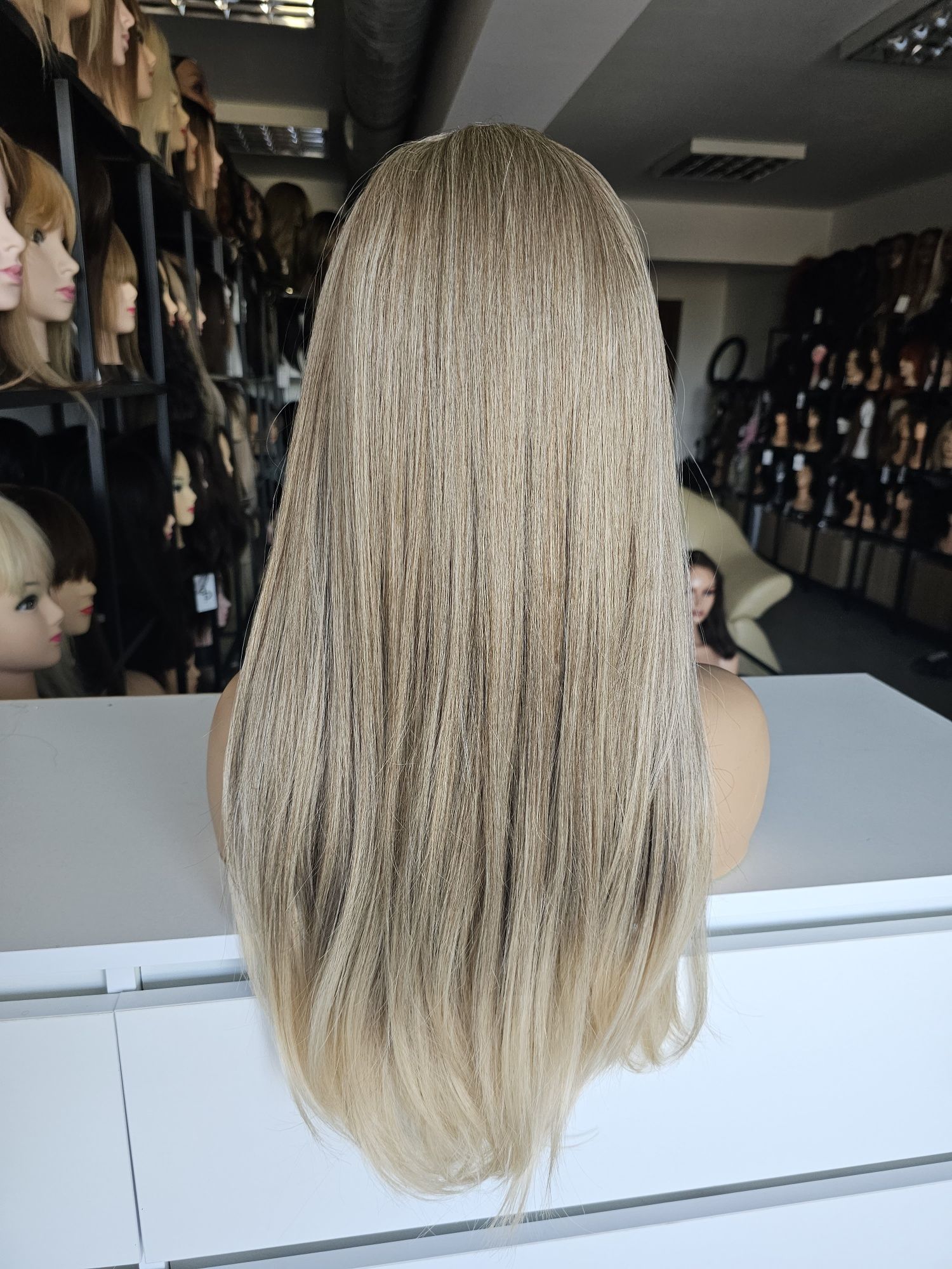 Długa peruka naturalny średni ciemny blond naturalna fryzura Paris