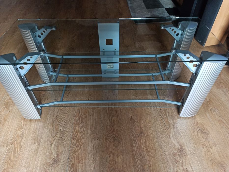 Wzmacniany szklany stół RTV