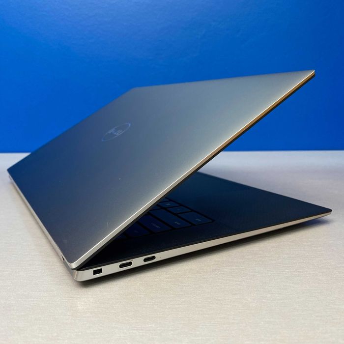 Dell Precision 5550 - 15.6" FHD (i9-10885H/32GB/1TB/Quadro T2000 4GB)