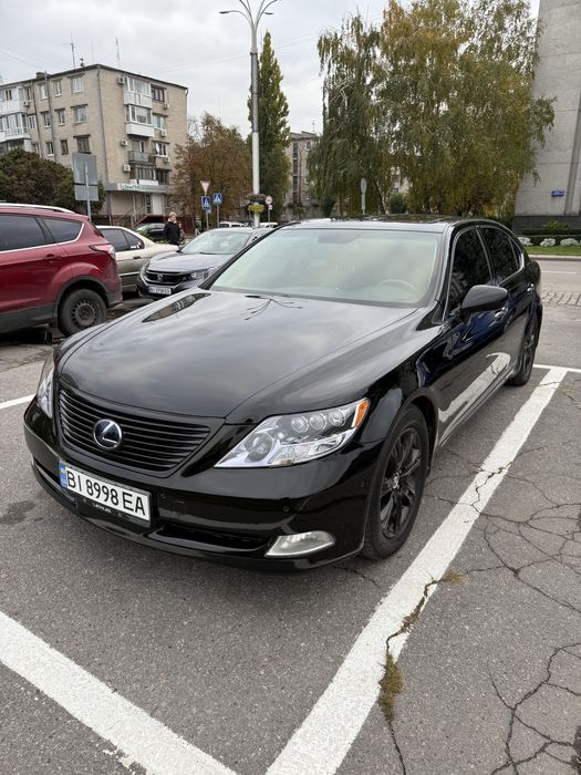 Lexus LS600L 2008 года в родной краске, новая пневма и батарея