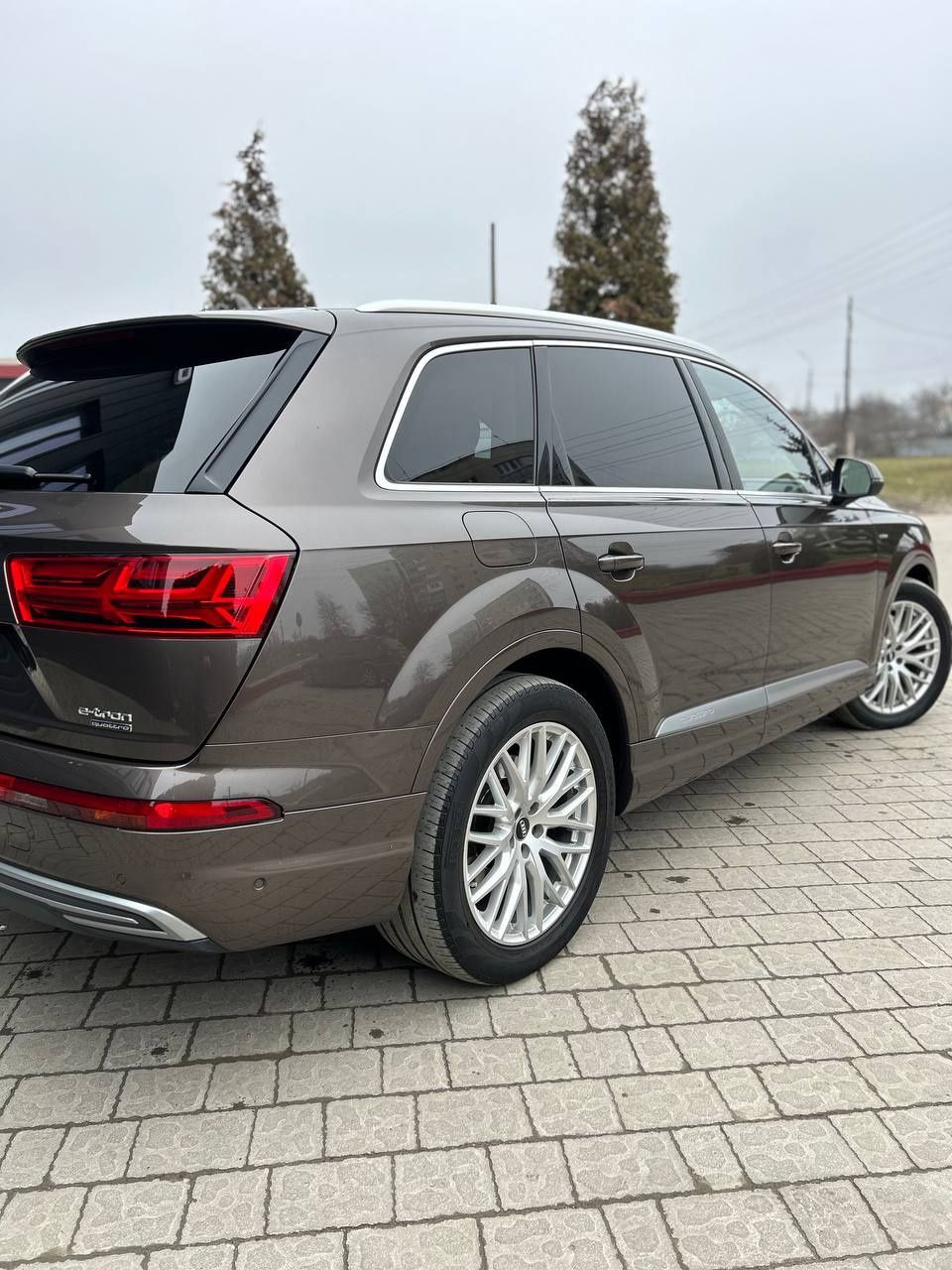 Продам Audi q7 E-tron