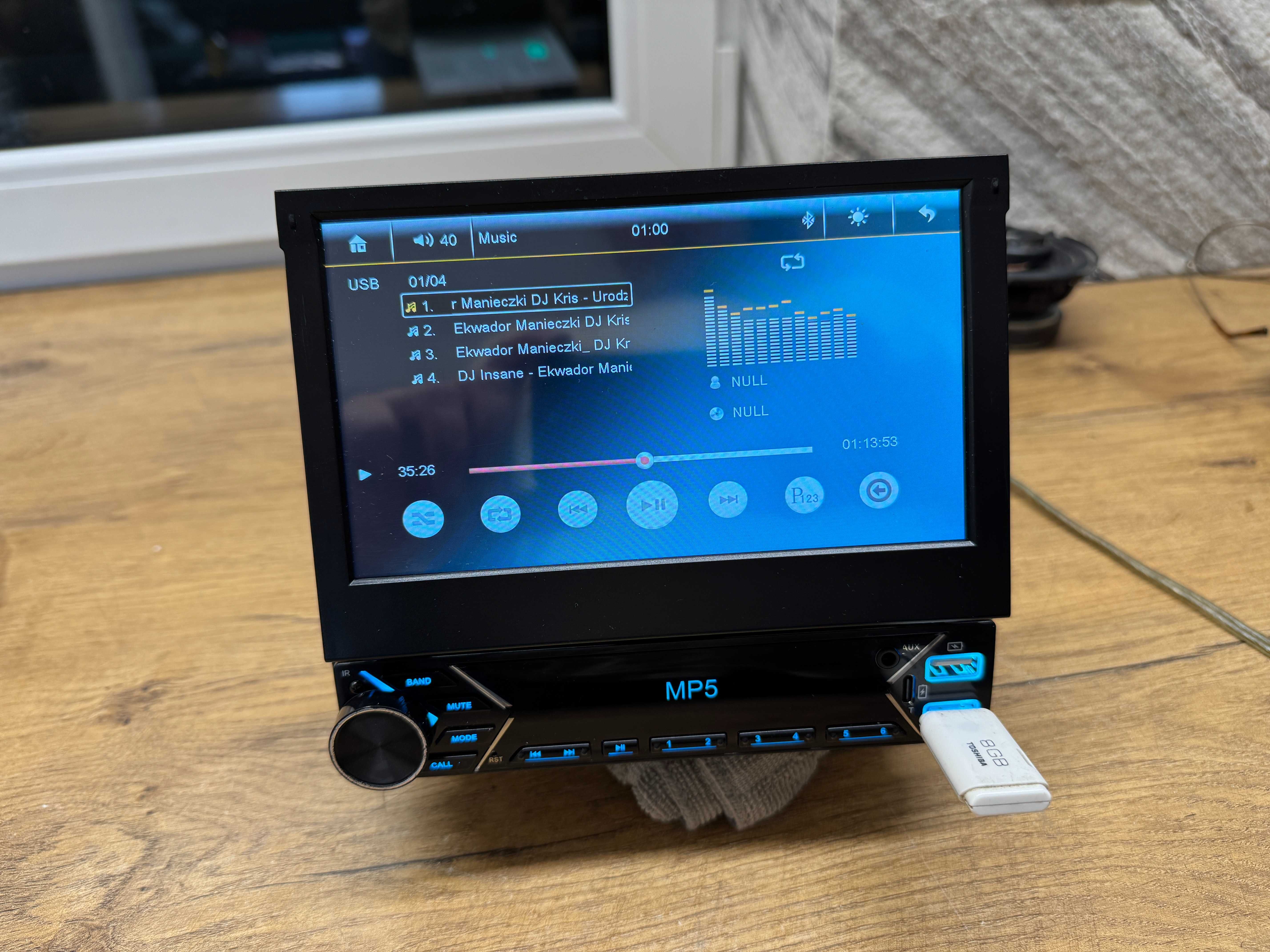 radio samochodowe z wysuwanym ekranem,usb,bluetooth