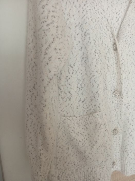Sweter na guziki