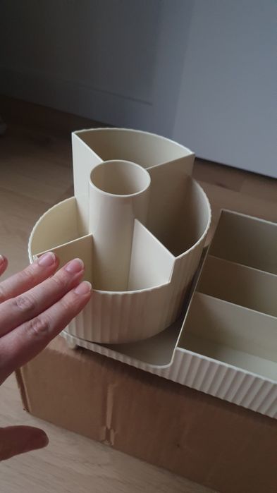Organizer na kosmetyki pędzelki beż