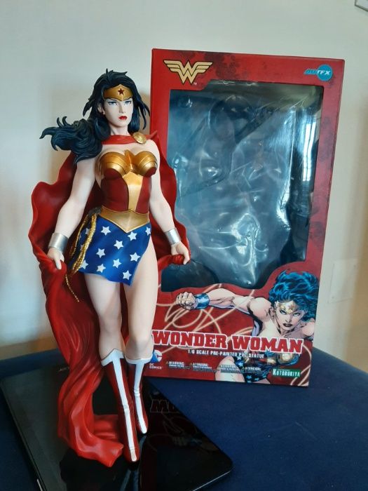 DC - Mulher Maravilha - DC Statues - estátuas- Wonder Woman 30cm