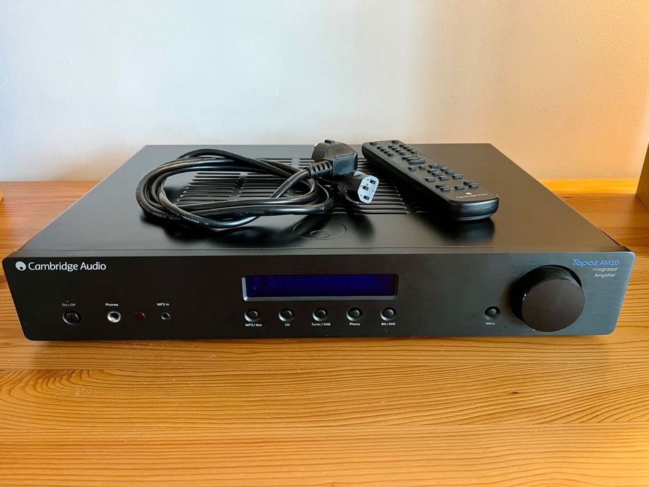 ZESTAW AUDIO Cambridge Topaz AM10 Pylon Topaz DacMagic Apple TV WiFi