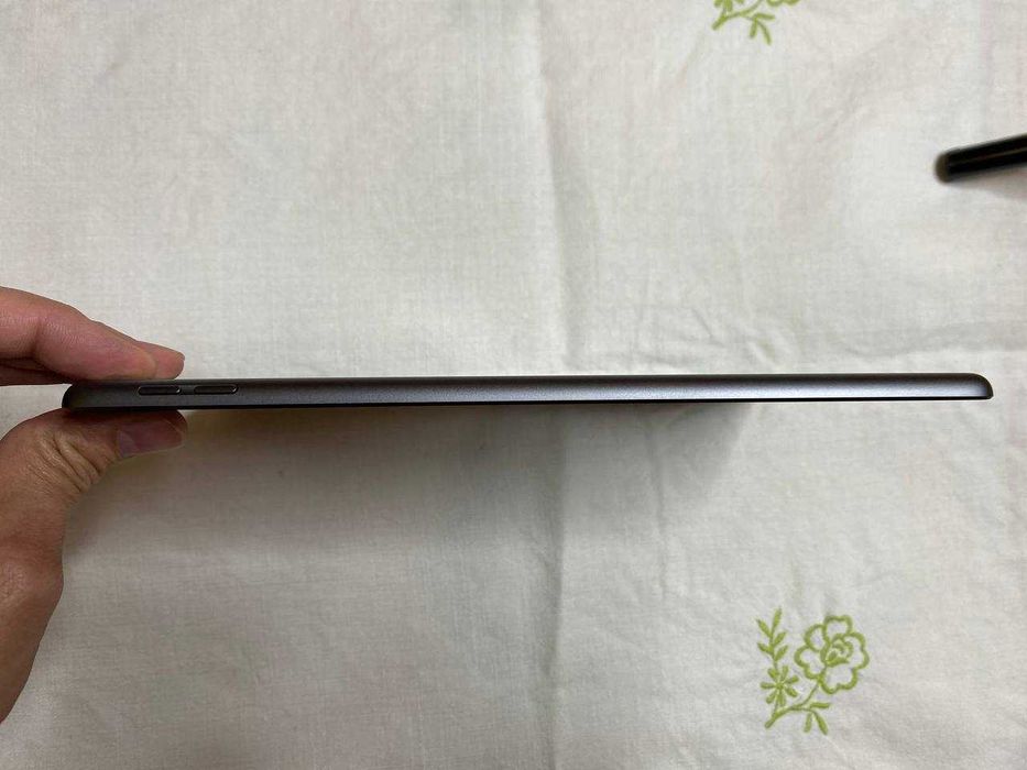 iPad 8th  Wi-Fi A12 Bionic a2270 lte
