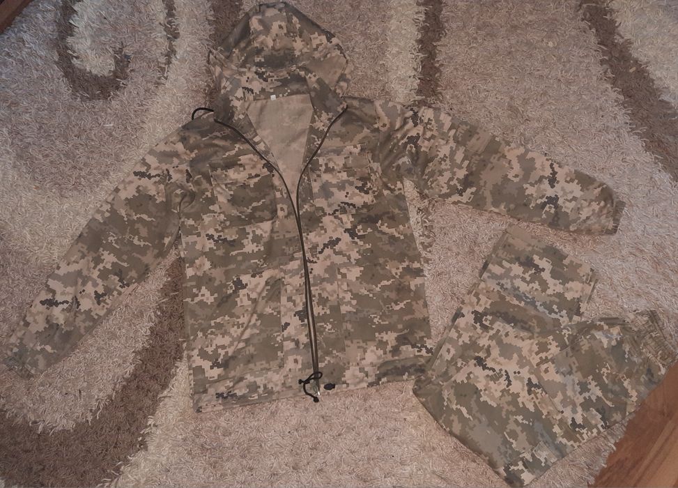 Камуфляжний костюм розмір 146