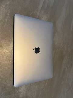 MacBook Pro 13″ (M1)  16 GB/512 GB  171 cykli / 87% bateria