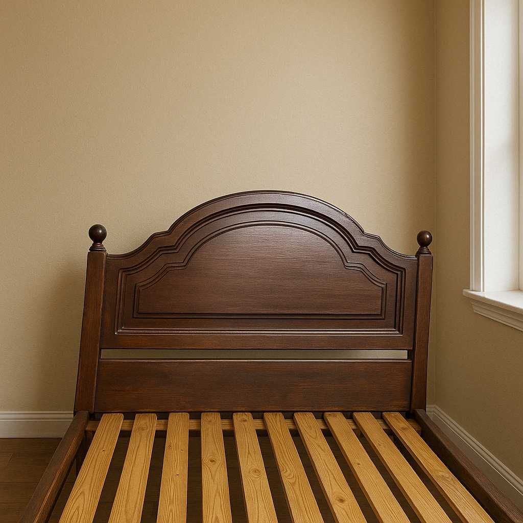 Conjunto de Quarto com Cama, mesinhas, Cómoda e Guarda Fatos