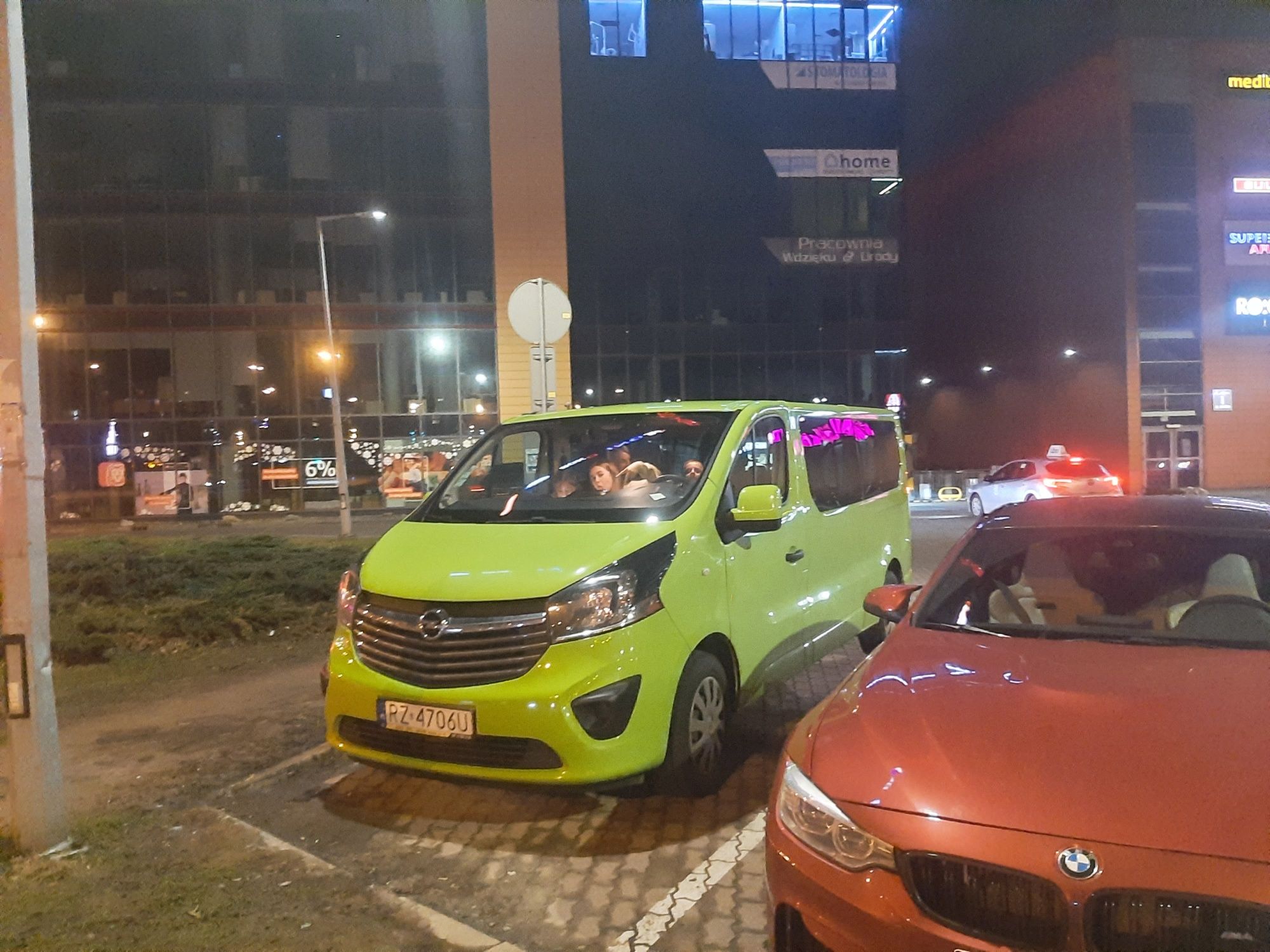 Transport Gości weselnych transport osób bus 9 osobowy Dobra cena