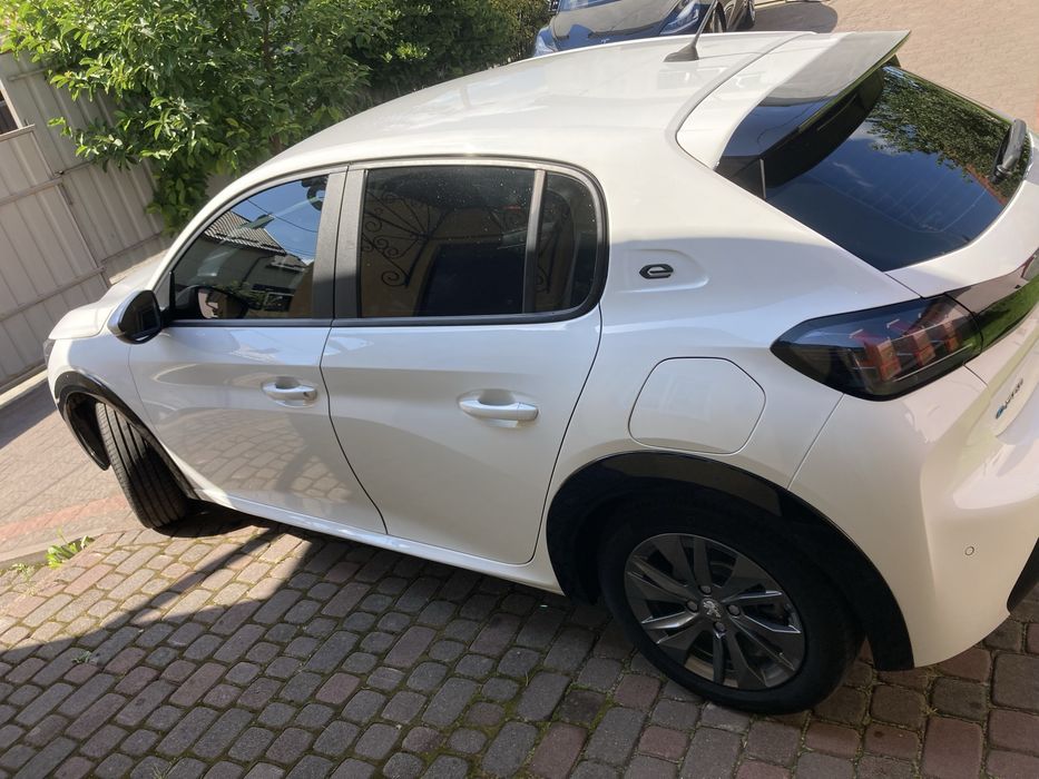 Peugeot e-208 2021