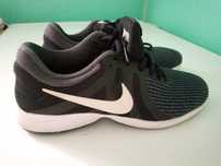 Продам кросівки NIKE