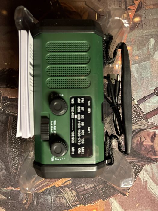 Wielofunkcyjne radio awaryjne - power bank, latarka, radio, kompas